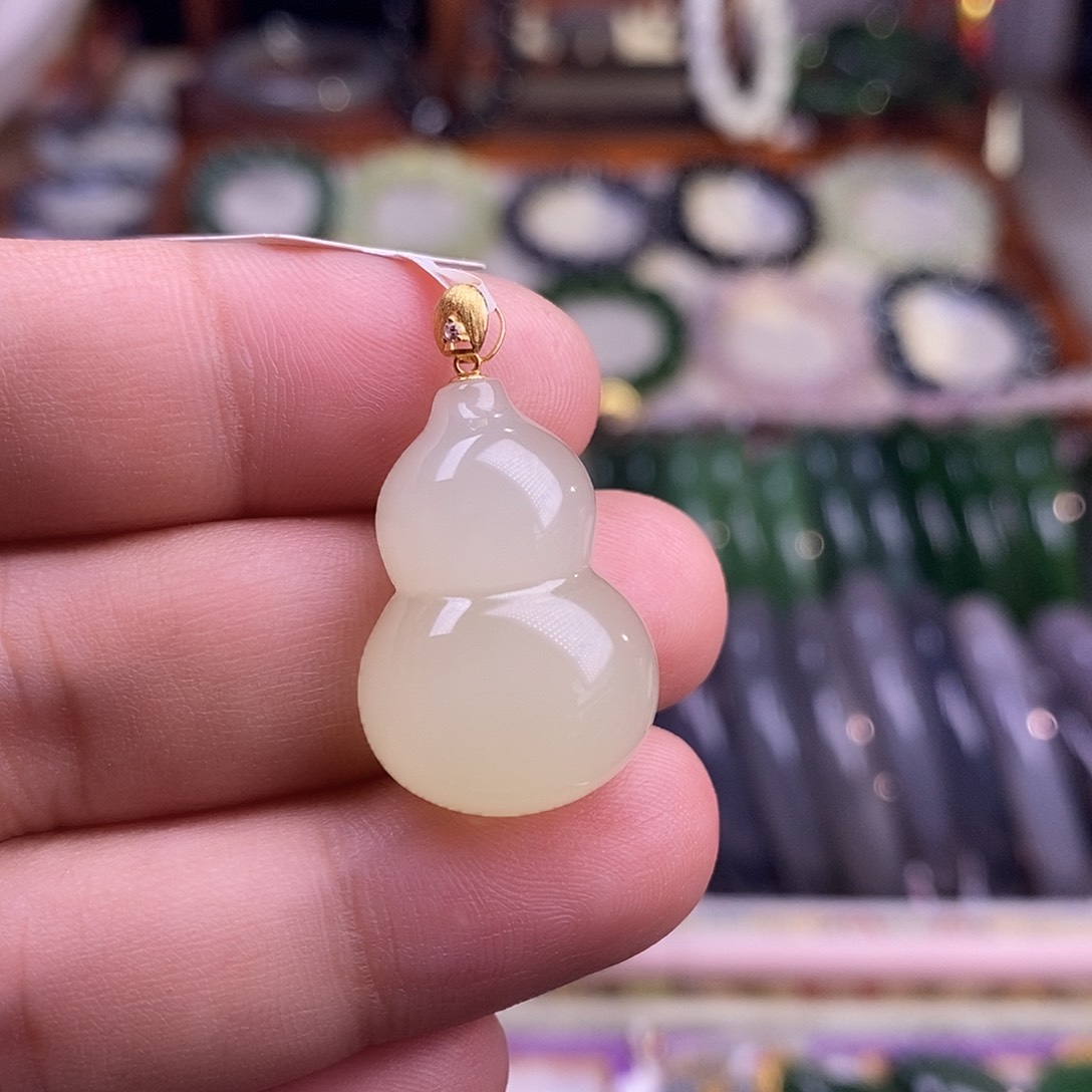 颈饰未镶嵌和田玉新疆若羌黄口老矿料金镶葫芦吊坠