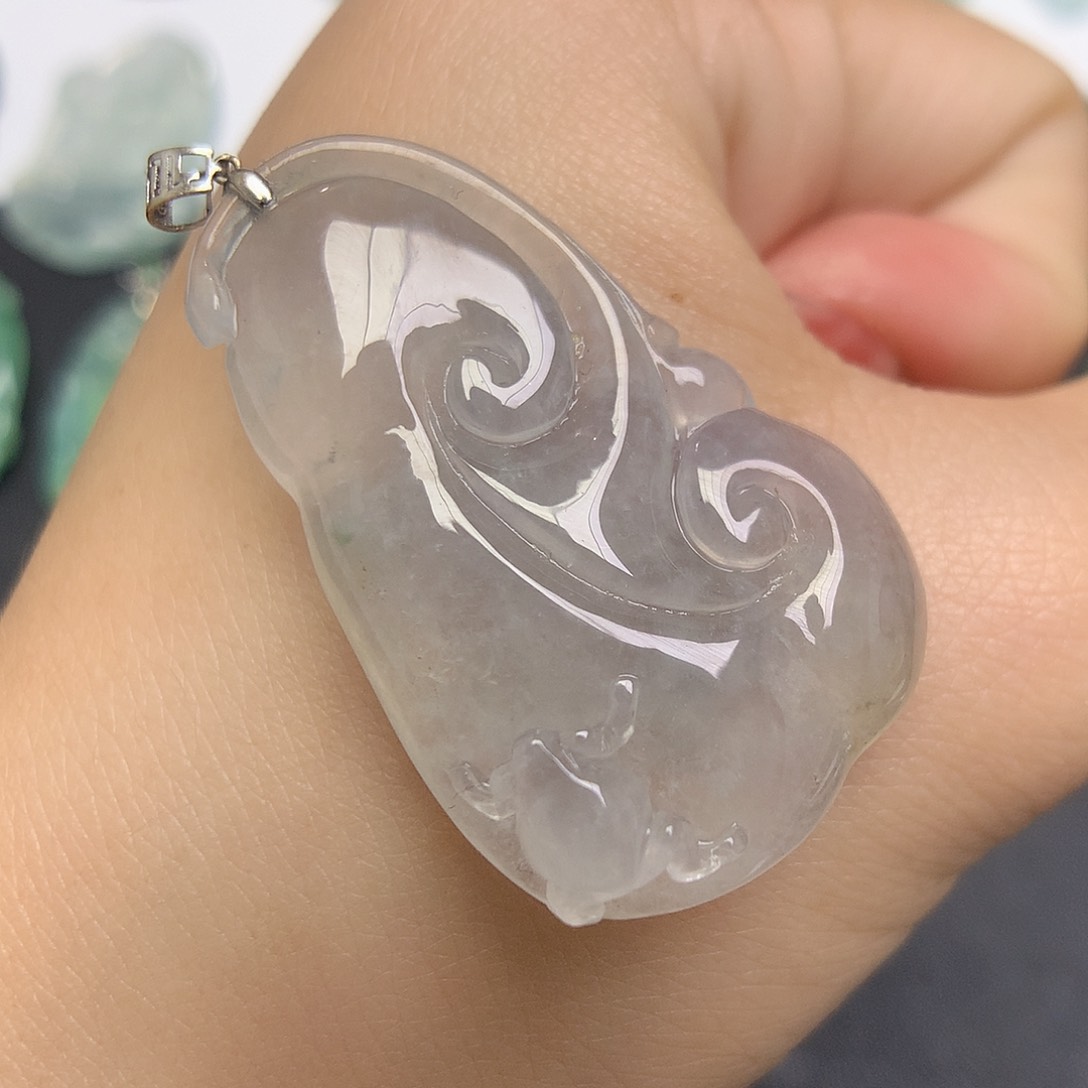 翡翠颈饰18K金镶嵌如意