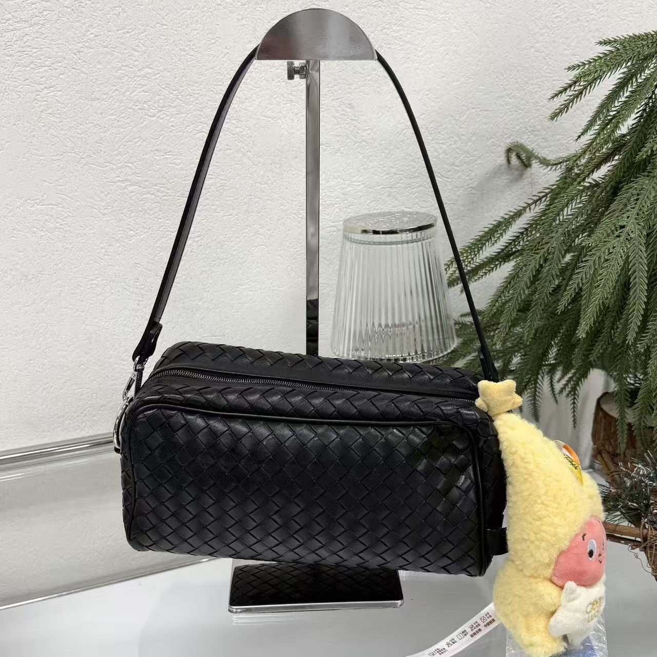 95新 BOTTEGA VENETA/葆蝶家 黑色编织单肩手拿包经典