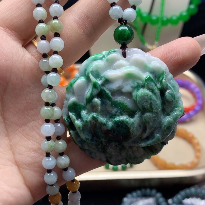 翡翠颈饰未镶嵌吊坠