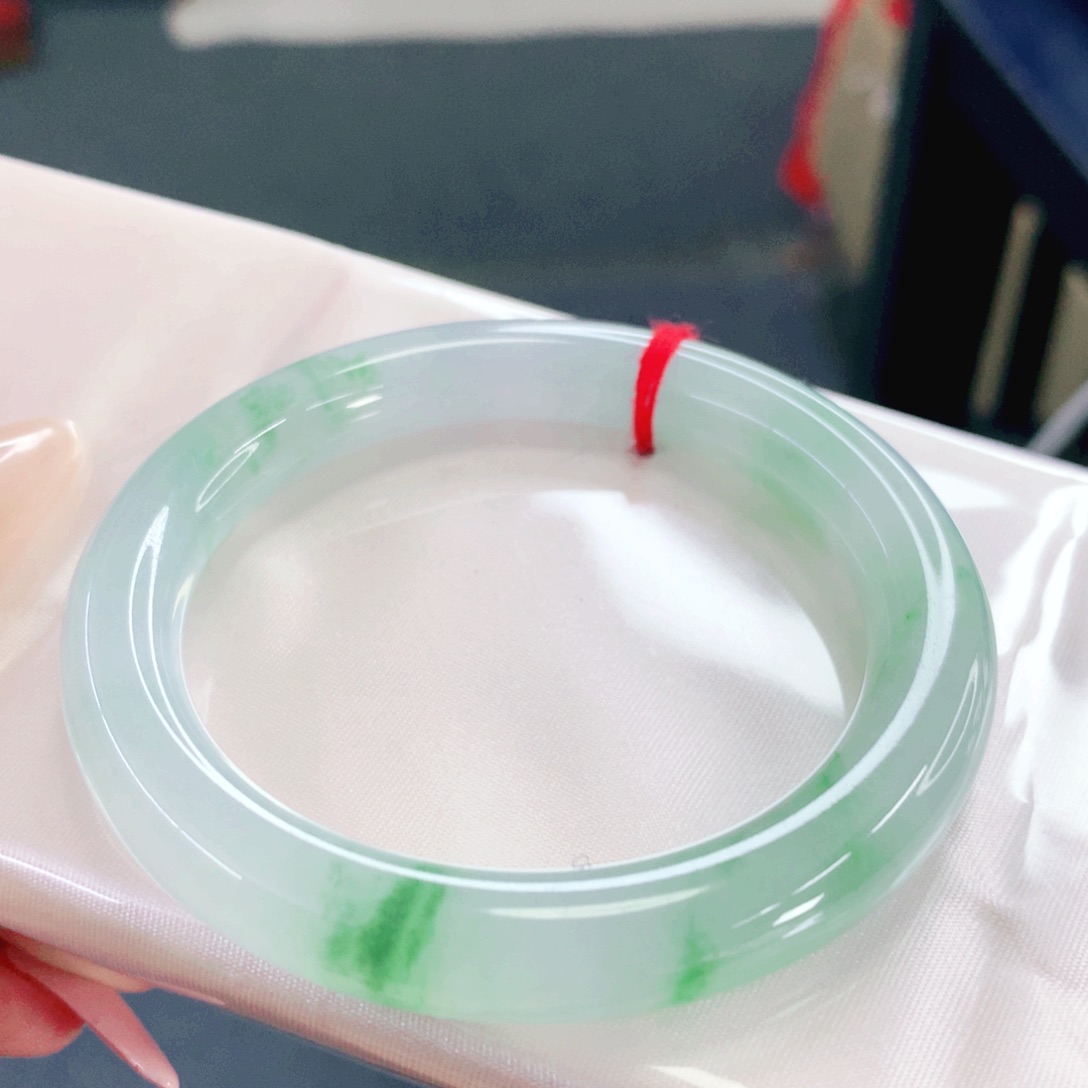 翡翠未镶嵌手镯53