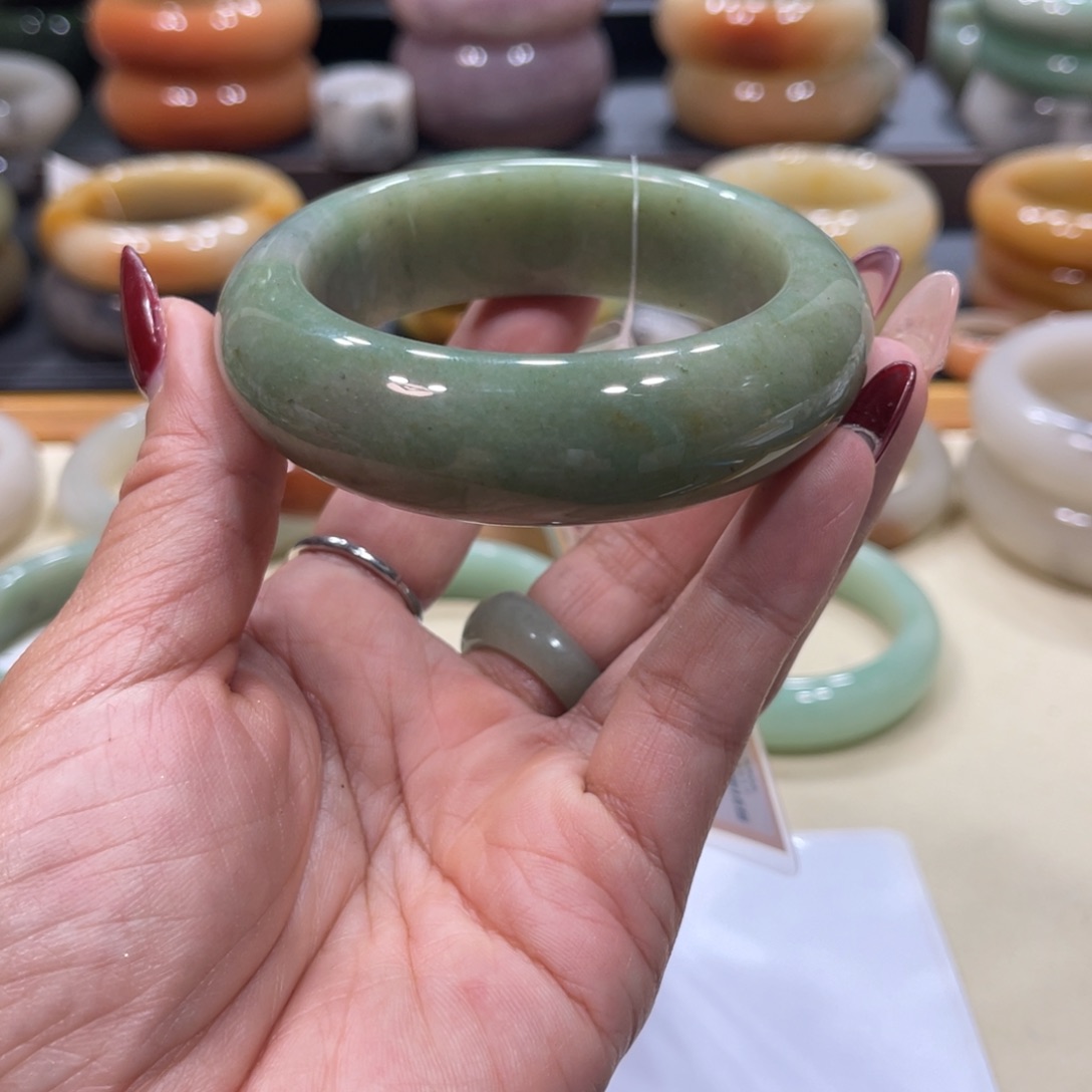 未镶嵌手镯石英岩玉