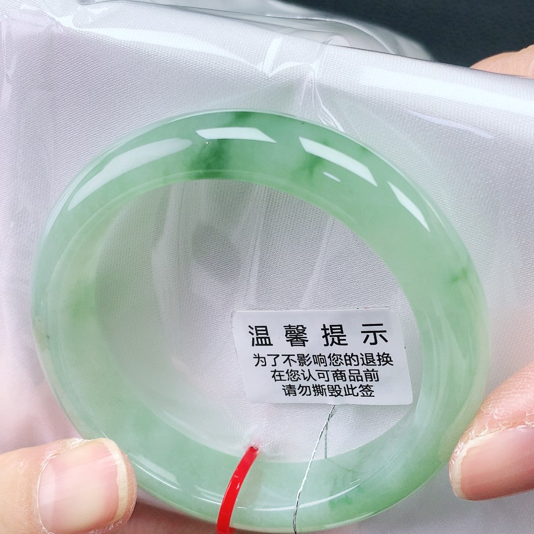 翡翠手镯未镶嵌54贵