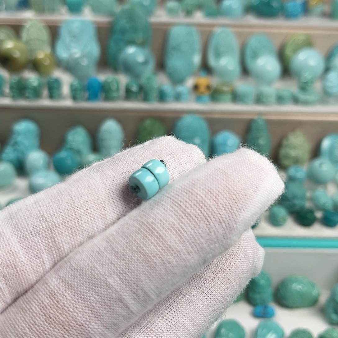 同***天绿松石未镶嵌珠宝奇石