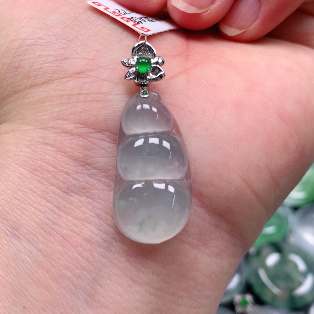 颈饰18K金镶嵌翡翠天然翡翠