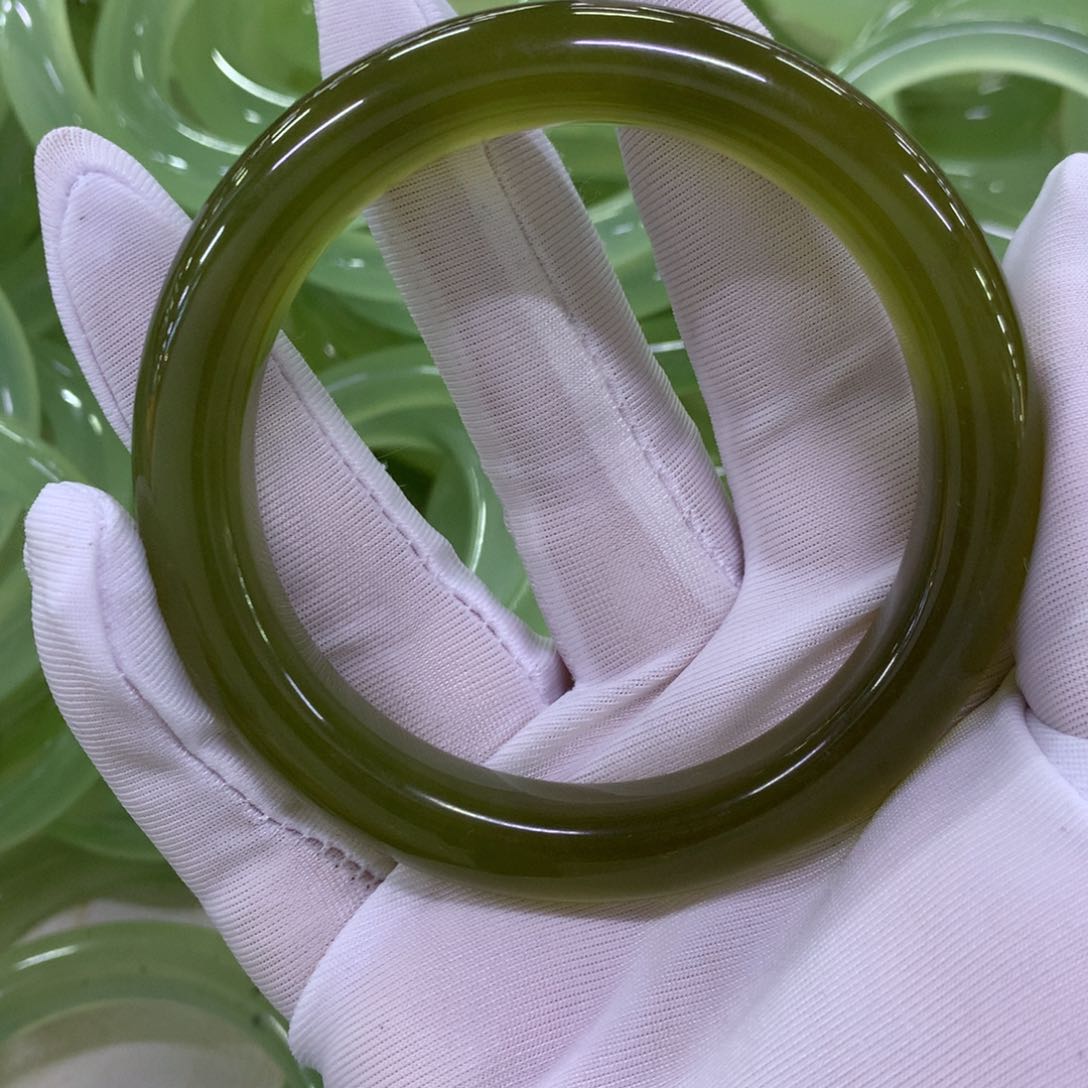 蛇纹石玉未镶嵌手镯