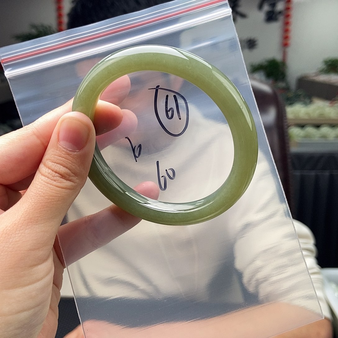 和田玉颜色多样性发拍一发一未镶嵌