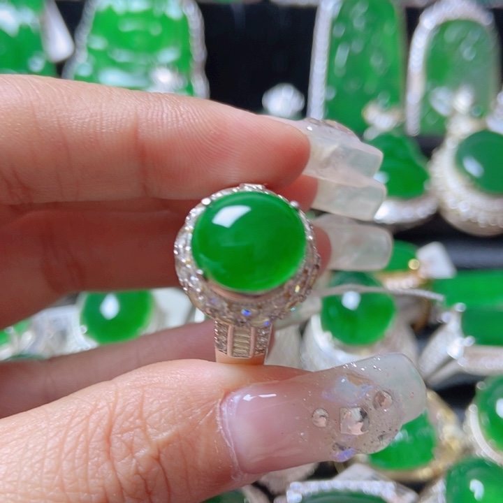 翡翠颈饰未镶嵌1657623。