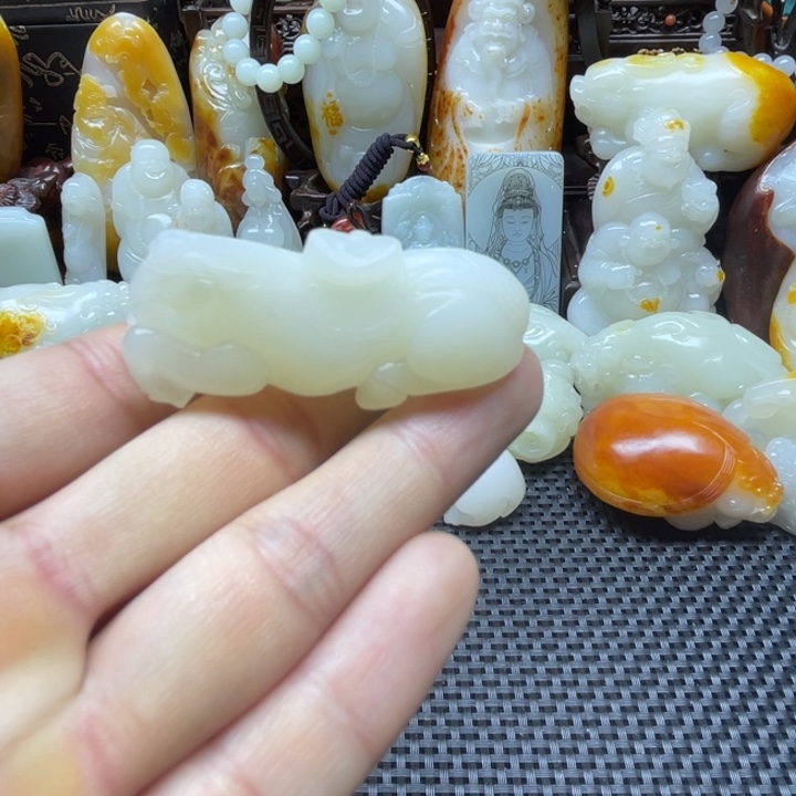 和田玉未镶嵌颈饰