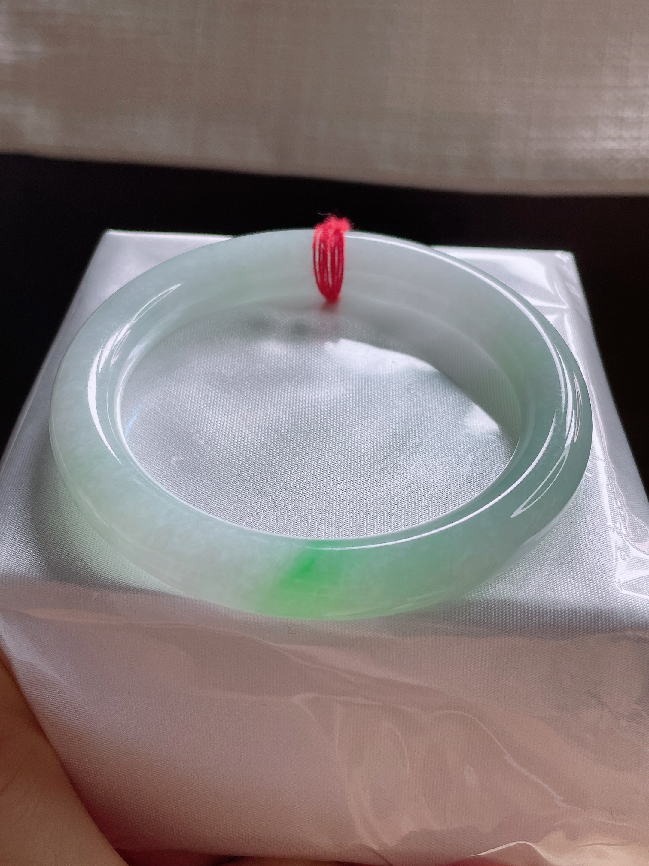 正品天然缅甸翡翠A货糯种飘阳绿55.4圈圆条手镯气质优雅女款