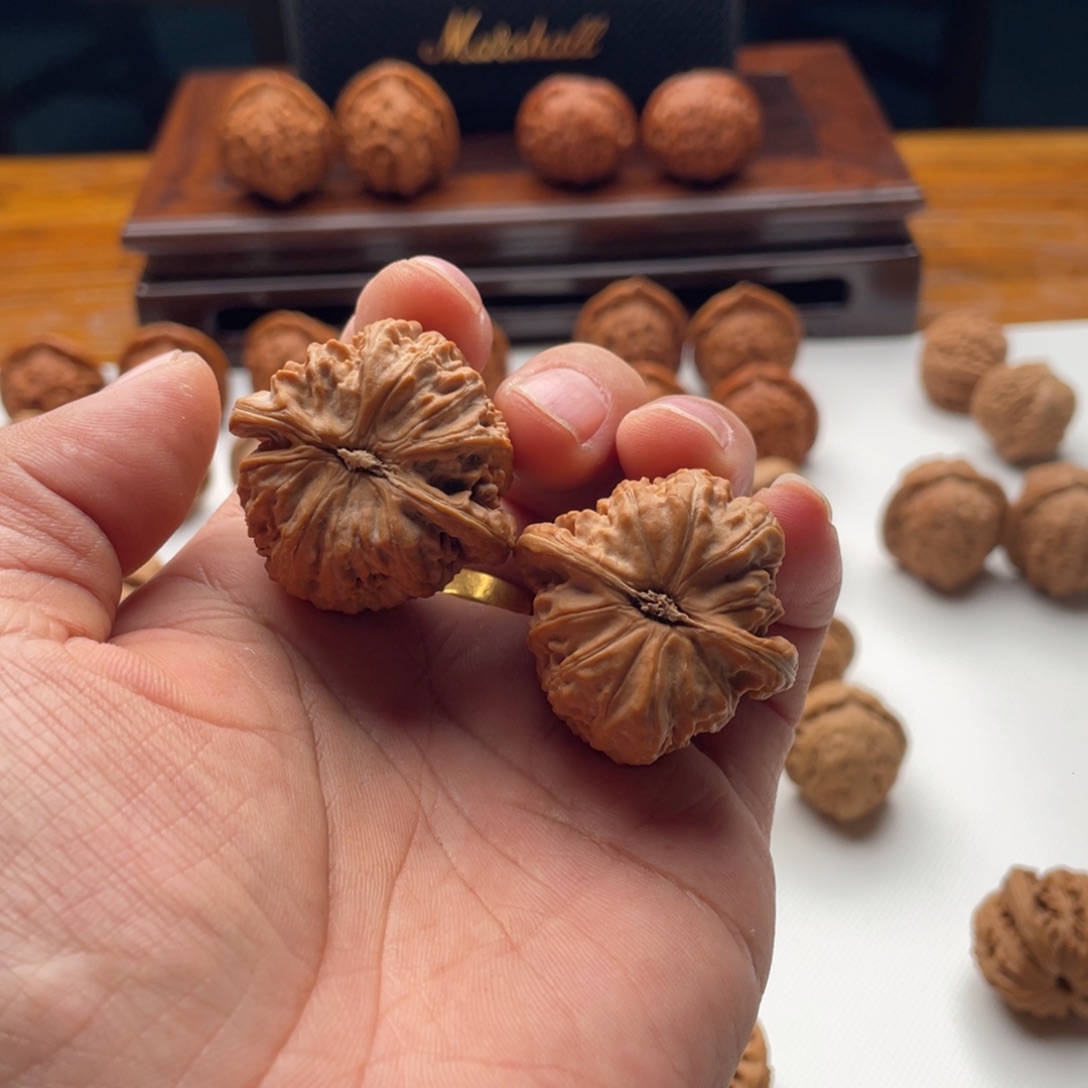 啷***个核桃文玩核桃白狮子36