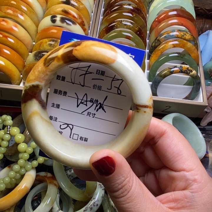 蛇纹石玉手镯未镶嵌