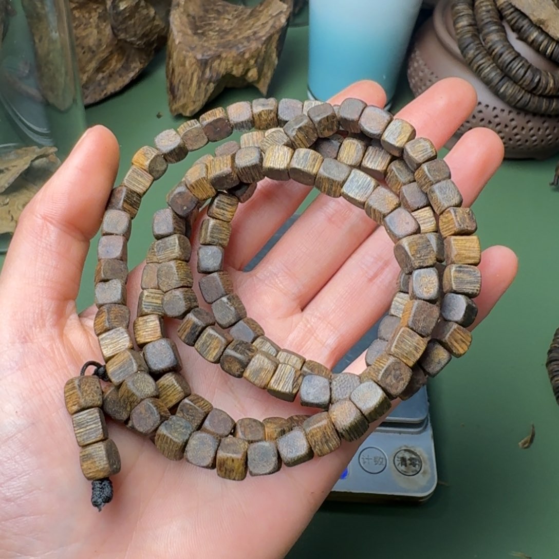 沉香手串海南老白棋方糖老料22克