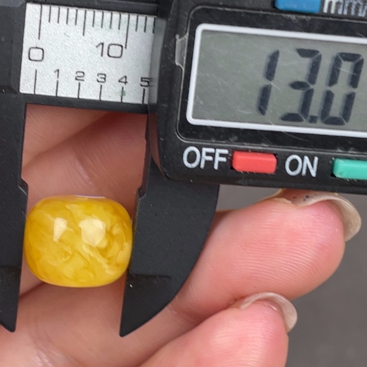 未镶嵌琥珀裸石蜜蜡690