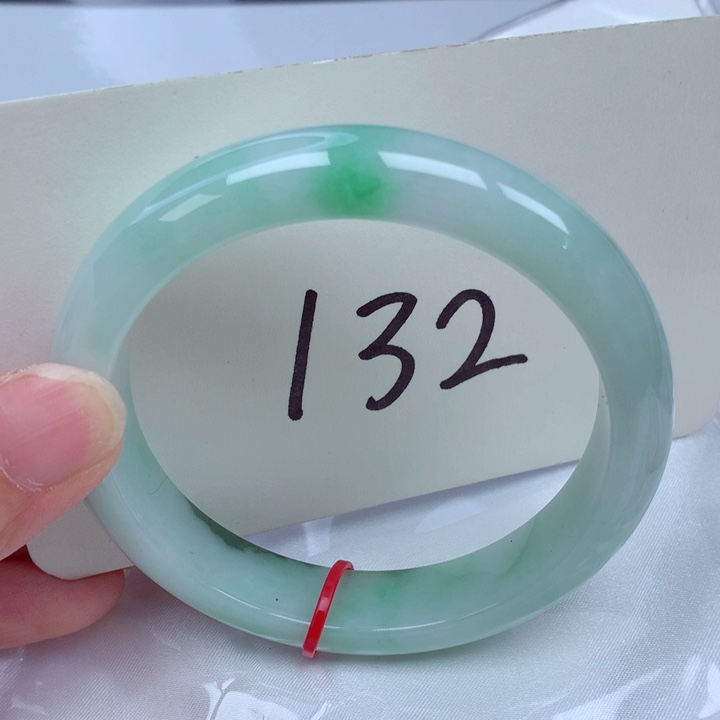 翡翠手镯未镶嵌翡翠