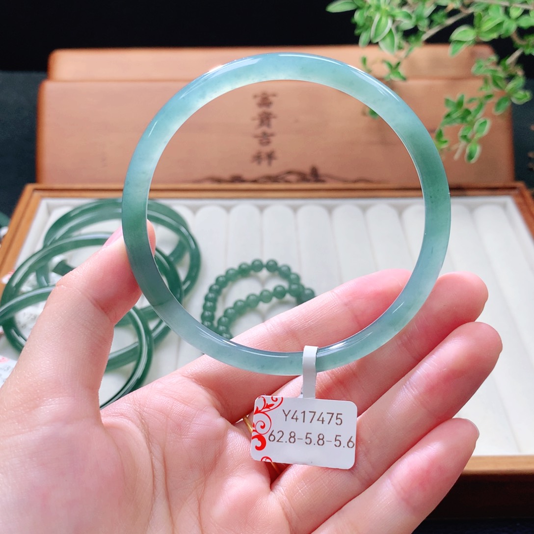 未镶嵌手镯（圆镯）翡翠