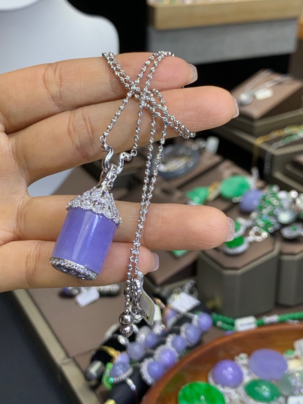 18k金镶翡翠吊坠