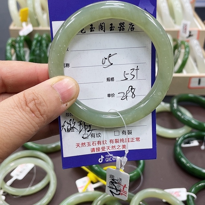 和田玉手镯未镶嵌