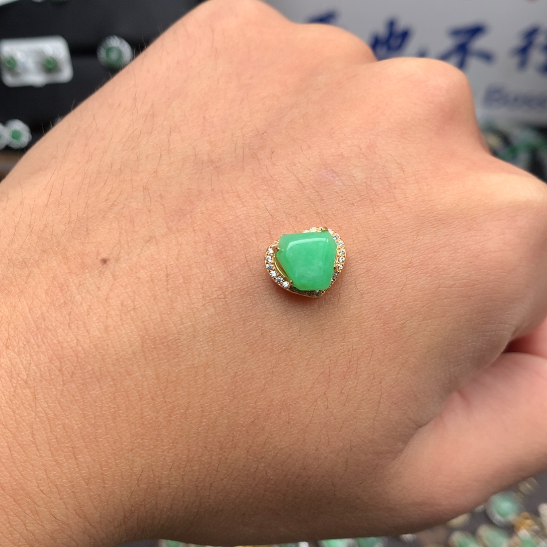 冷***头翡翠未镶嵌颈饰买断不退不换