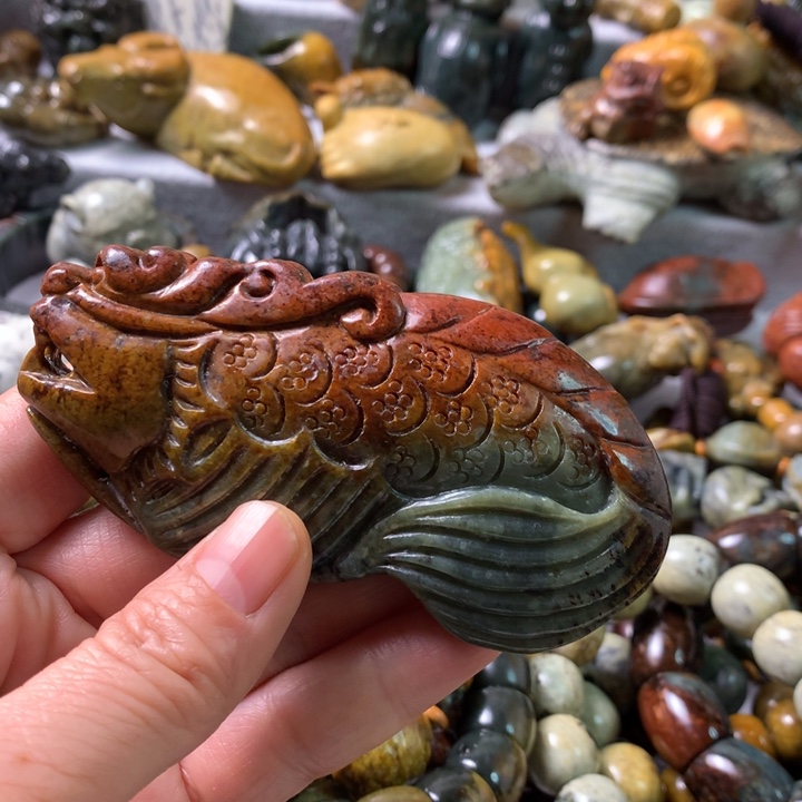 未镶嵌岫岩河磨玉（透闪石质玉）把件