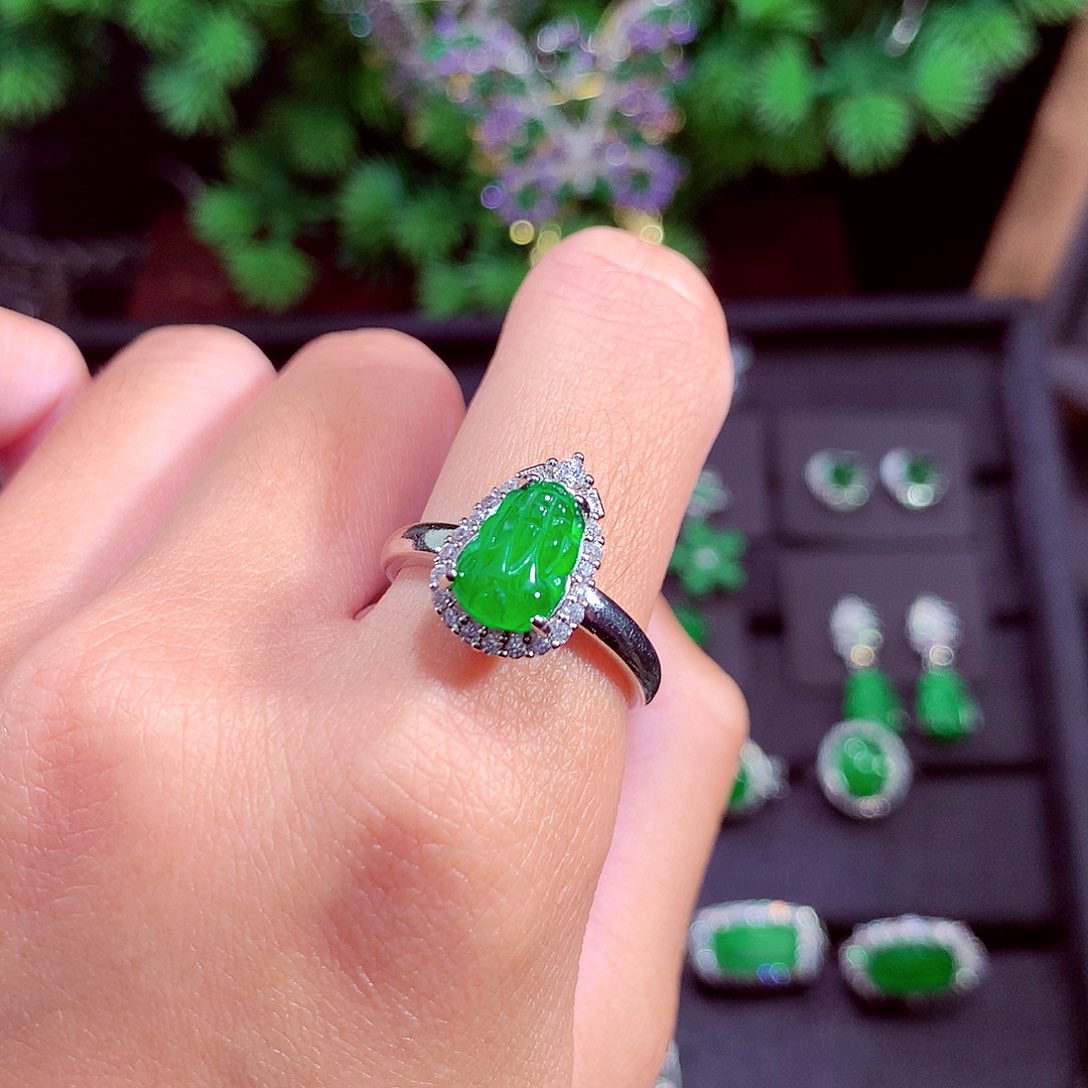 颈饰未镶嵌翡翠天然