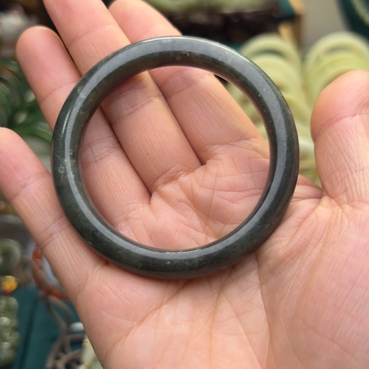 和田玉手镯未镶嵌52.3圈围8024