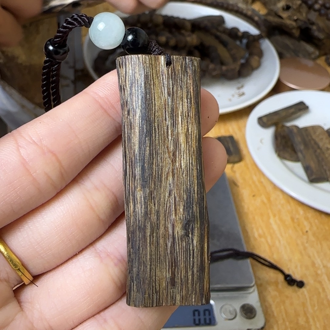 沉香沉香碎屑绿棋莺歌绿牌子6.4g