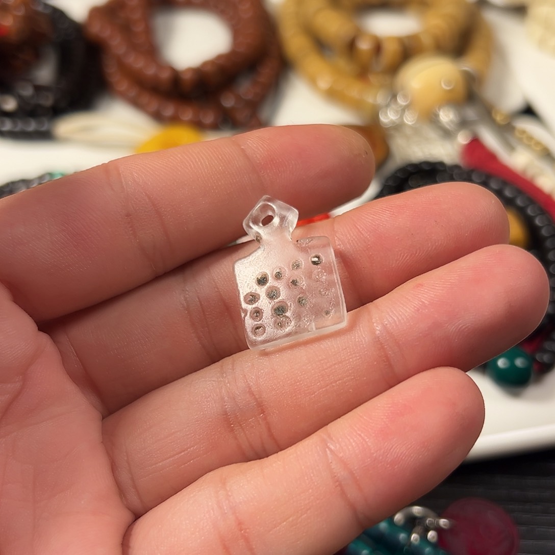 泥塑泥塑工艺品（原装透明料器咒点牌）