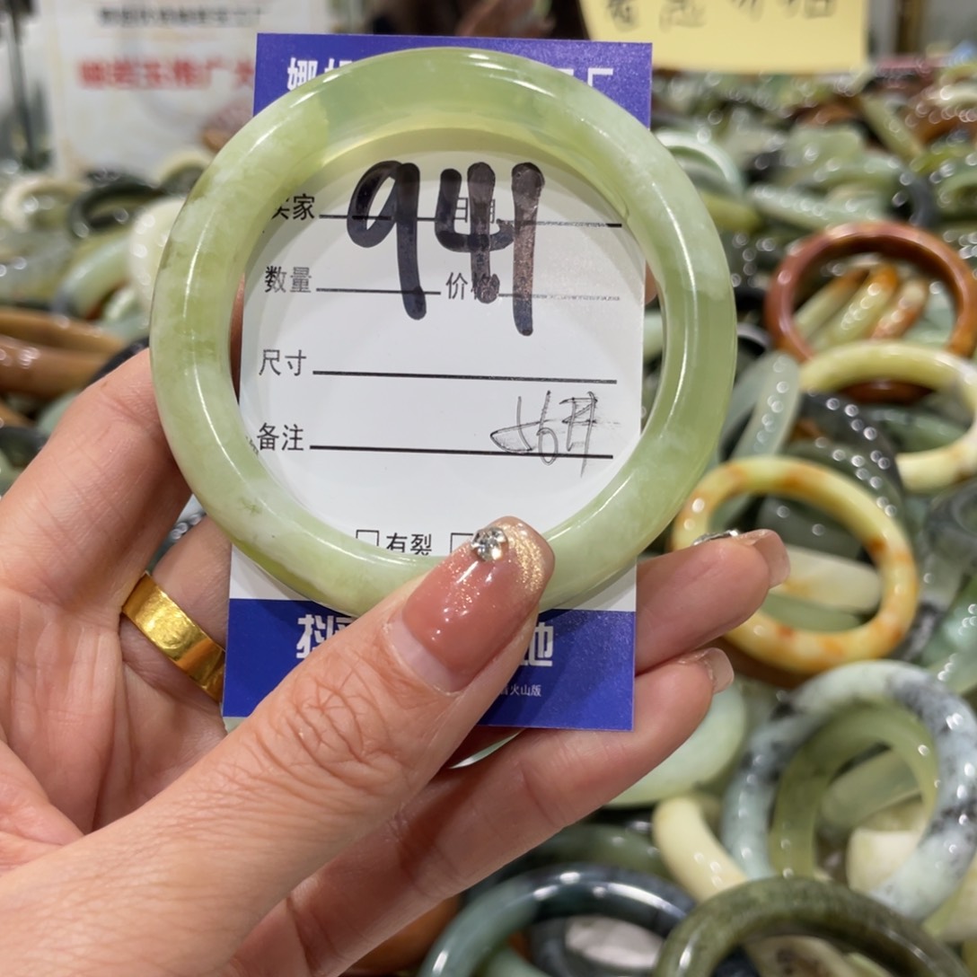 蛇纹石玉手镯未镶嵌