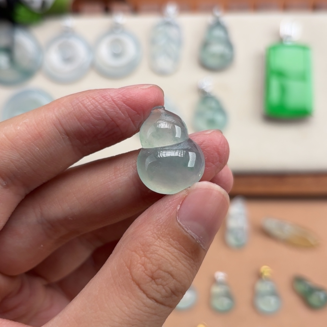 ****叁翡翠未镶嵌颈饰翡翠葫芦