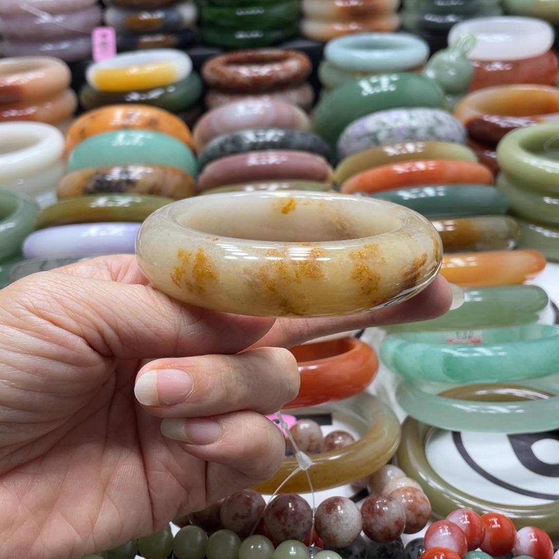 石英岩玉未镶嵌手镯