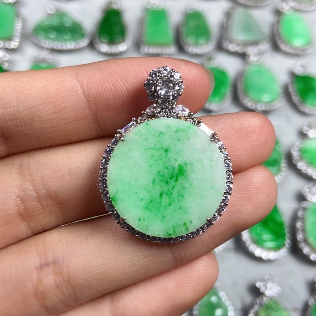 颈饰未镶嵌翡翠圆