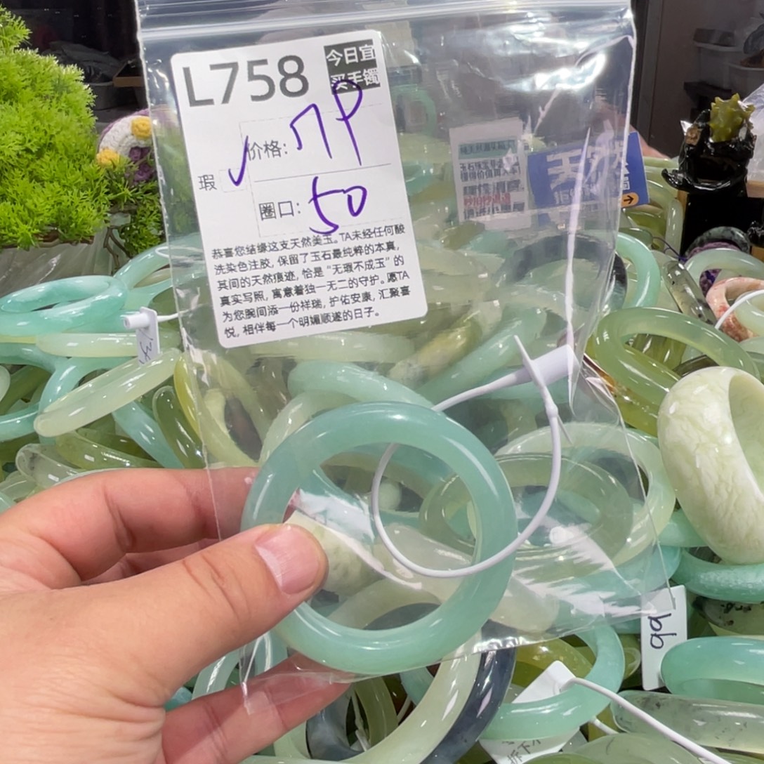 屯***子蛇纹石玉未镶嵌手镯