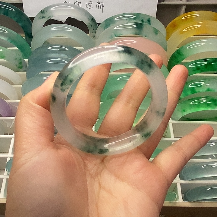 石英质玉未镶嵌手镯