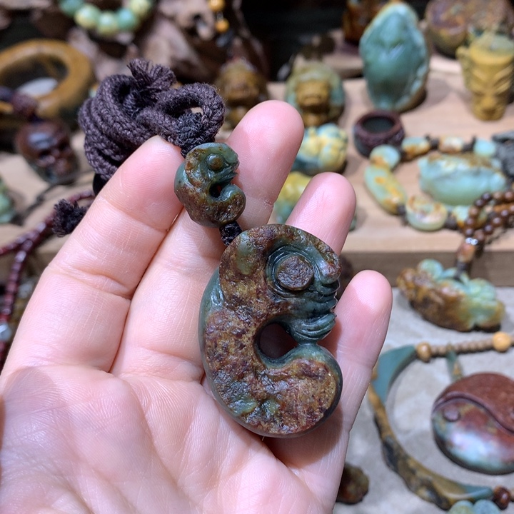 未镶嵌岫岩河磨玉（透闪石质玉）挂件六*记