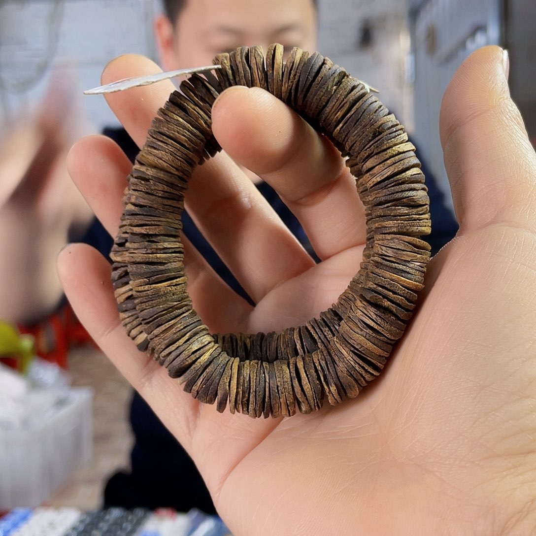 沉香手串海南莺歌绿片珠沉水单圈1.2/16克多样性发一