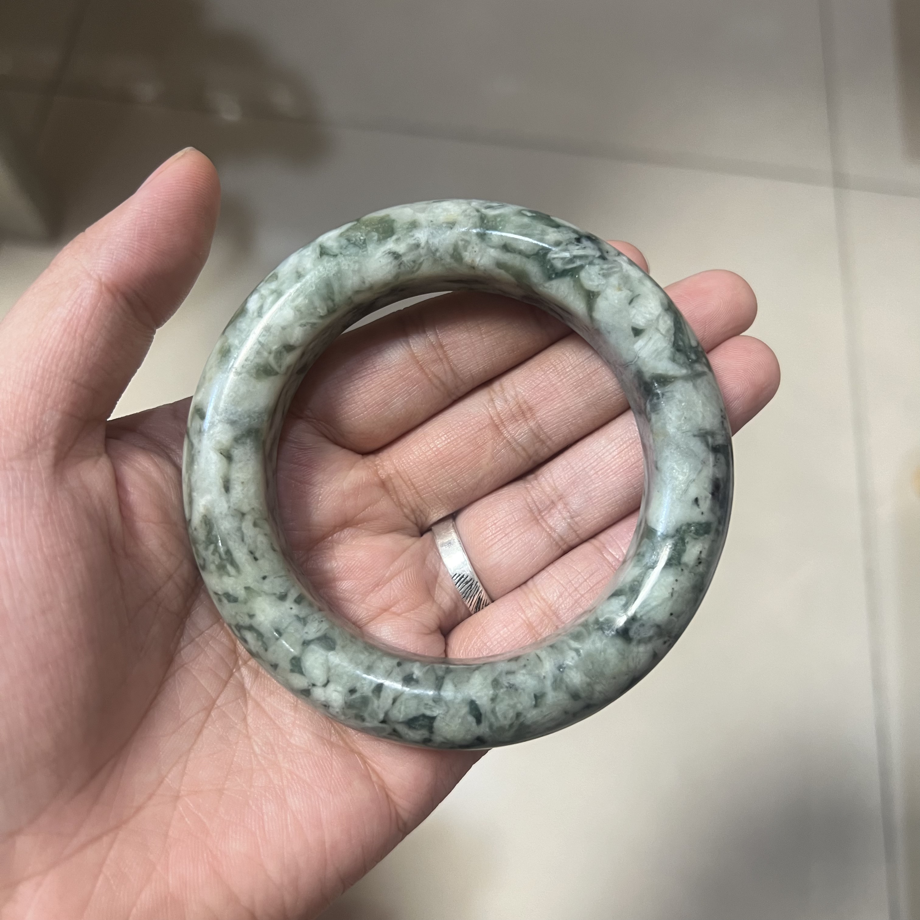 【天然岫玉 】58+圈口特色花玉西瓜皮  44（默认微瑕）