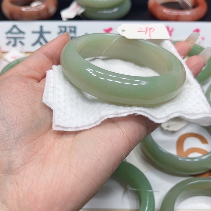 未镶嵌手镯石英质玉?****?