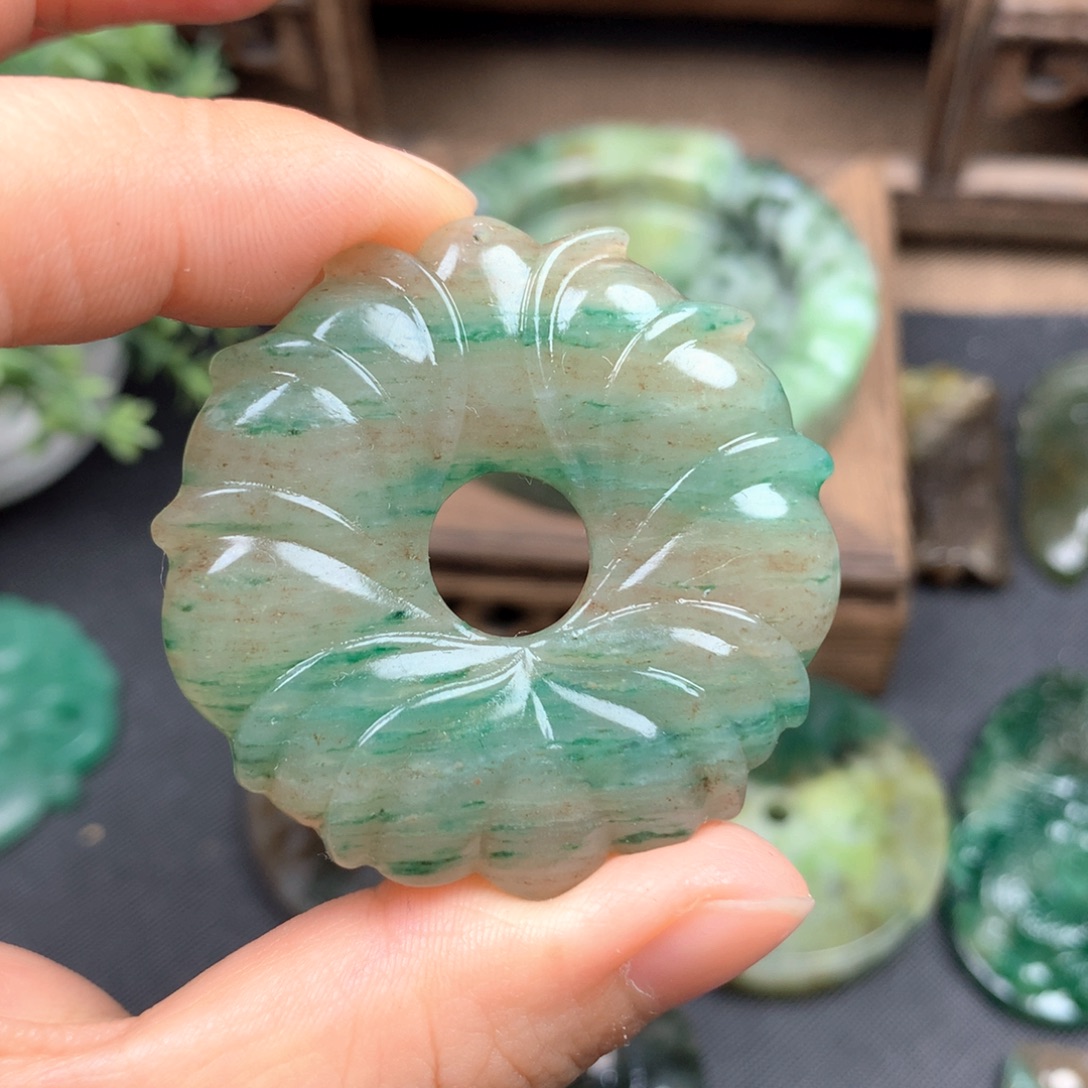 独山玉未镶嵌颈饰