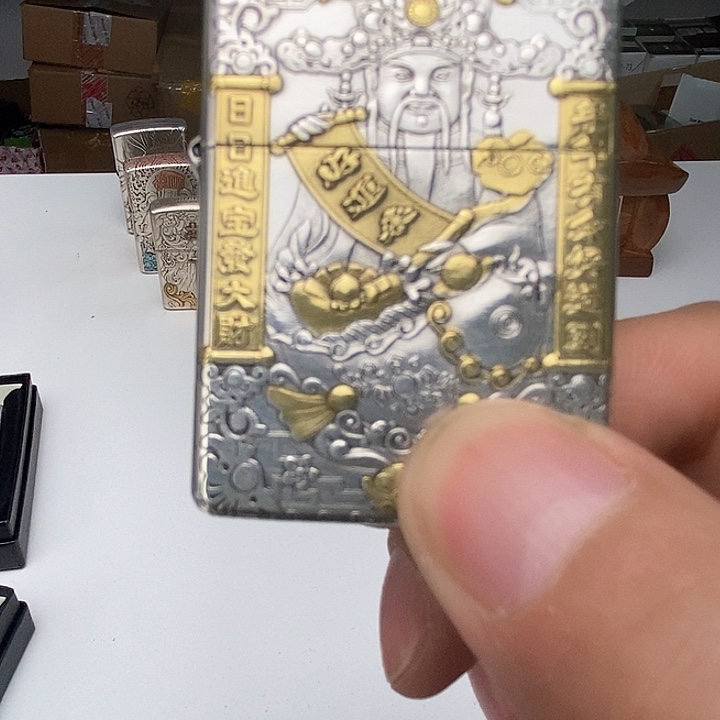 一**衣财神黄铜时刻经雕工艺品牌