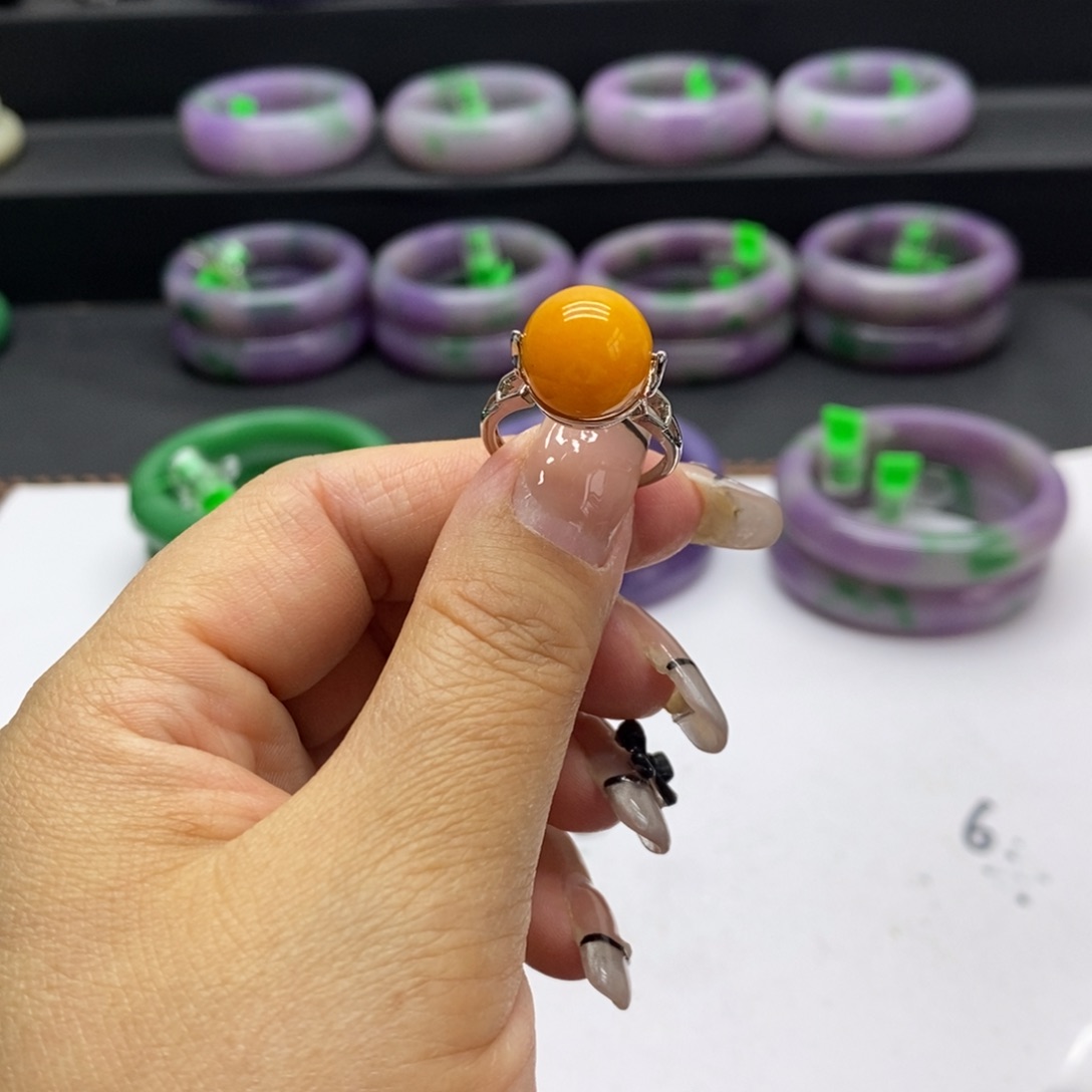 未镶嵌石英质玉珠宝奇石