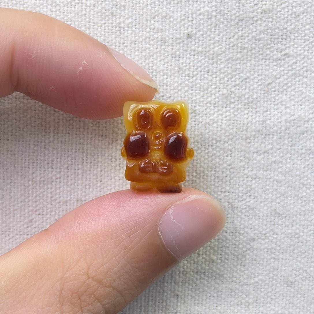 琥珀未镶嵌珠宝奇石海绵宝宝