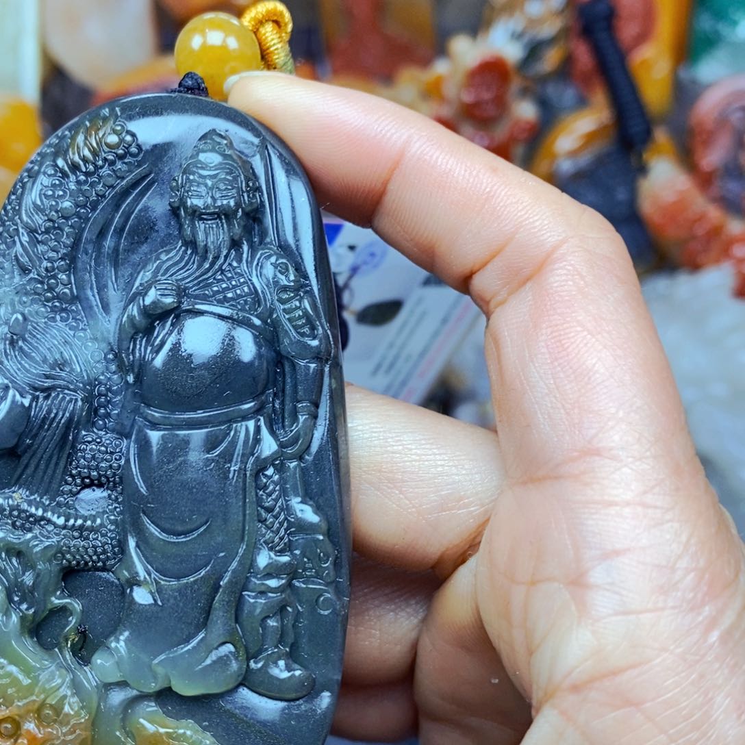 石英质玉（黄龙玉）未镶嵌颈饰