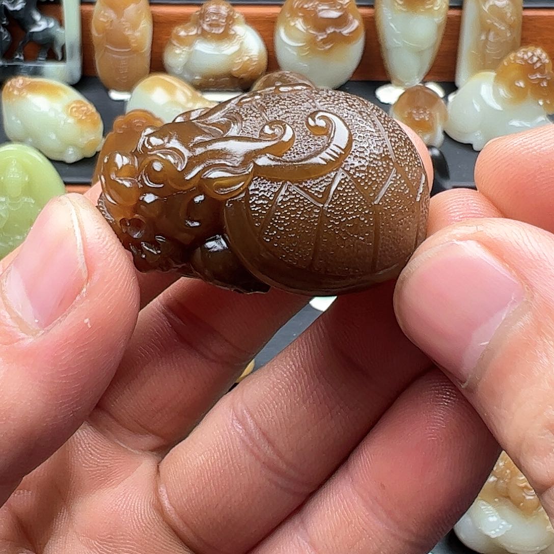 和田玉（糖玉）颈饰未镶嵌兴**业