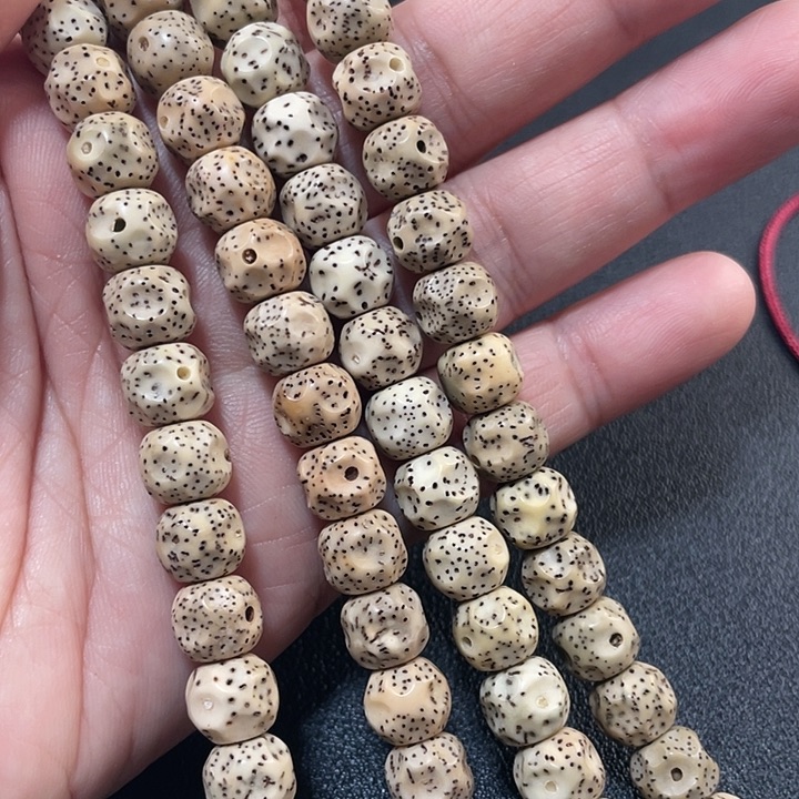 星月菩提吊坠雕刻奶酪8.5*7.5，120颗