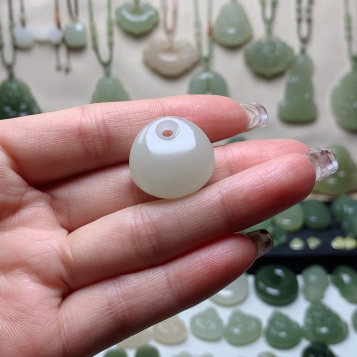 和田玉吊坠未镶嵌