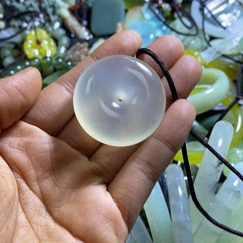 岫玉颈饰未镶嵌挂件