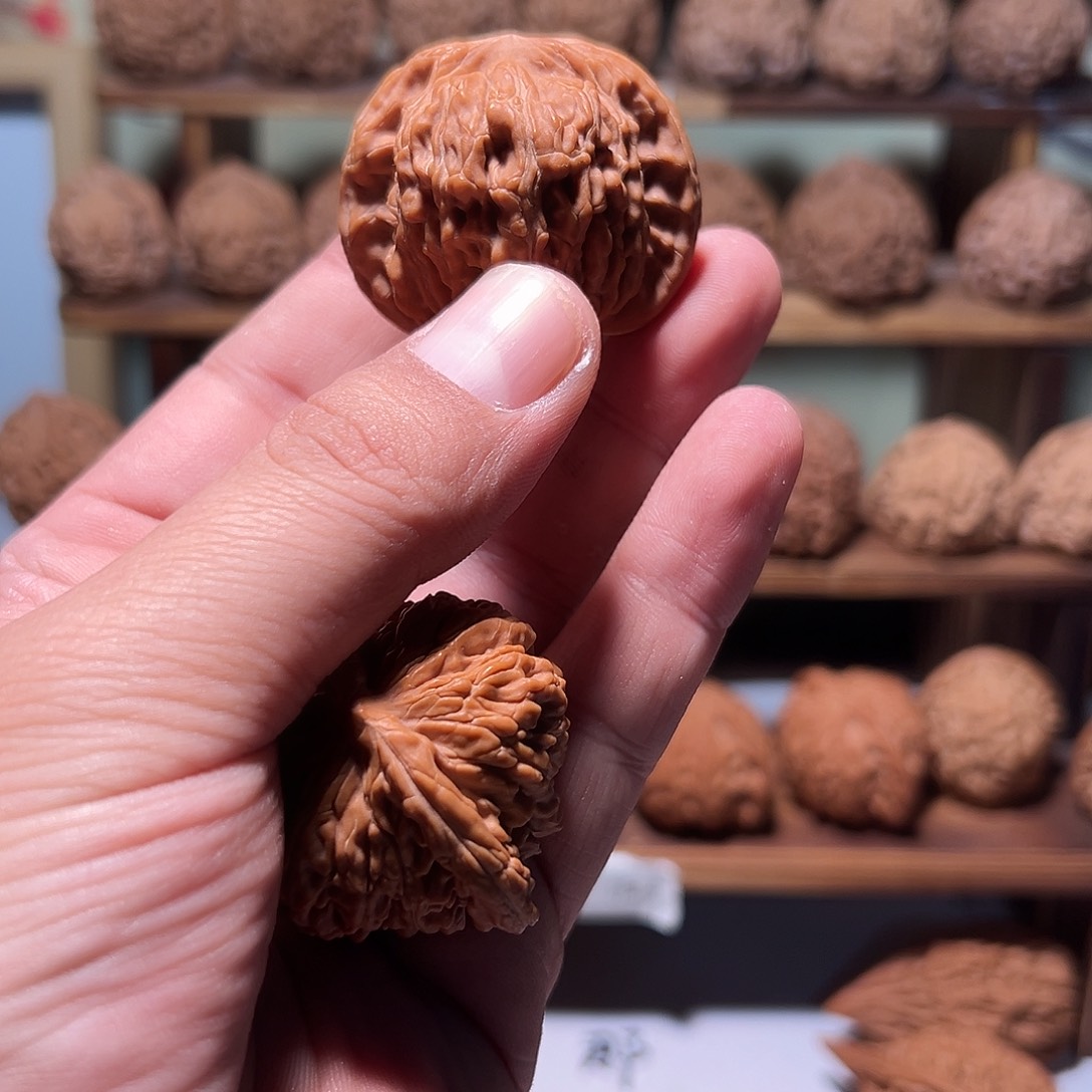 回****光文玩核桃，山西楼核桃