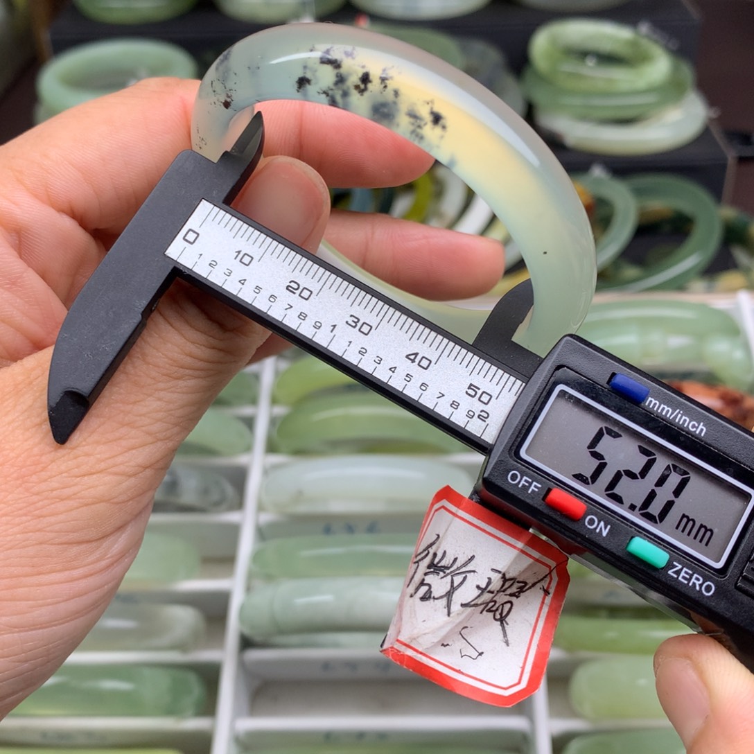 蛇纹石玉未镶嵌手镯694