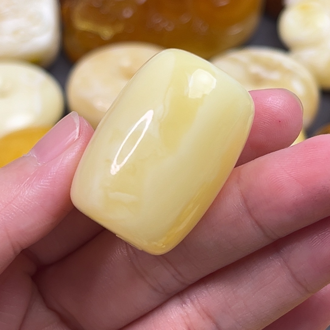 琥珀裸石未镶嵌桶珠